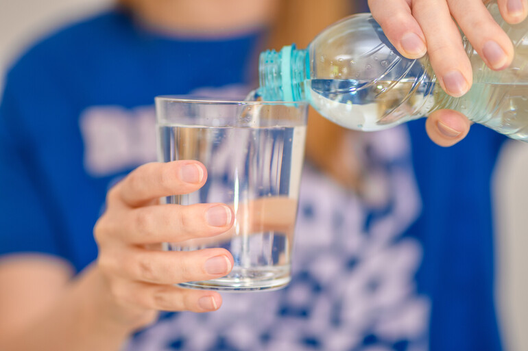 Boire régulièrement de l'eau